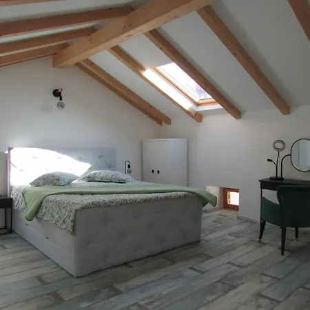 Filipi 5 アパート